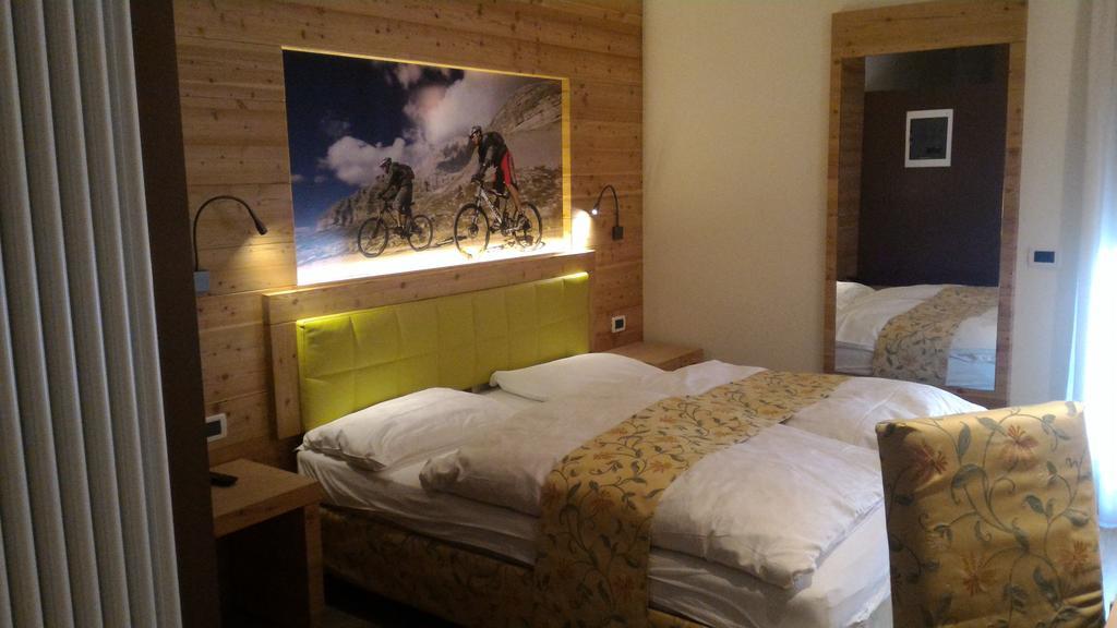 Hotel Eccher 3 Stelle Superior Mezzana  Habitación foto